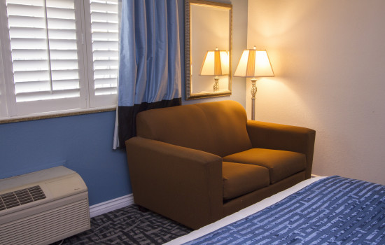 Regency Inn - Guest Room With Sofa